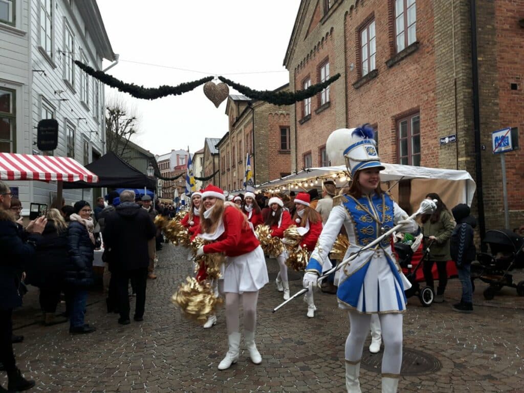 De kerstmarkt van Haga is niet te missen. Een sprookje als het dan ook begint te sneeuwen! 